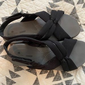 Super comfortable black sandals!